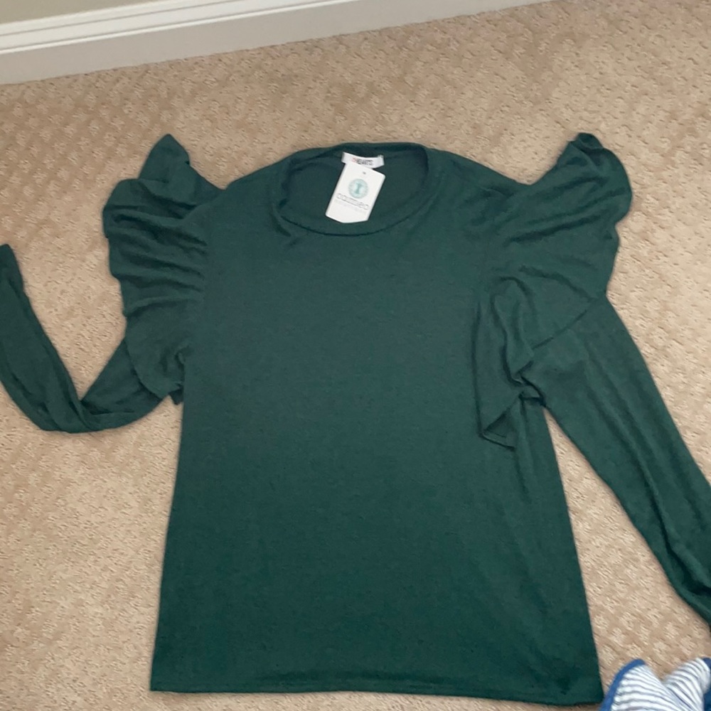 Long sleeve, hunter green top w/ ruffle shoulders